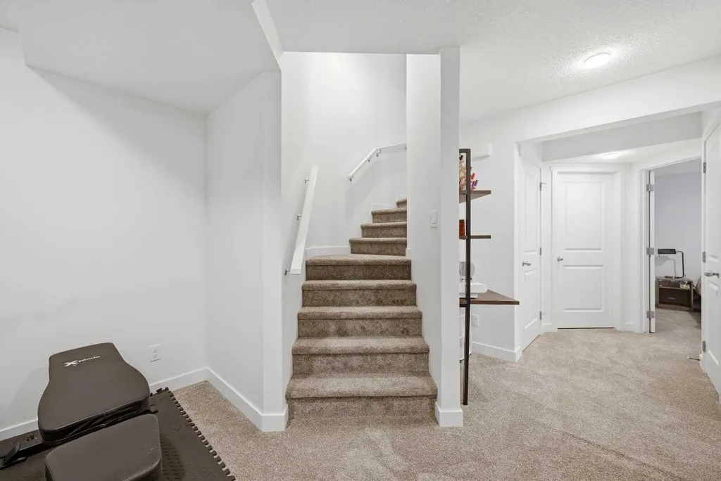 21 Carringvue Link NW Calgary AB T3P 1K7