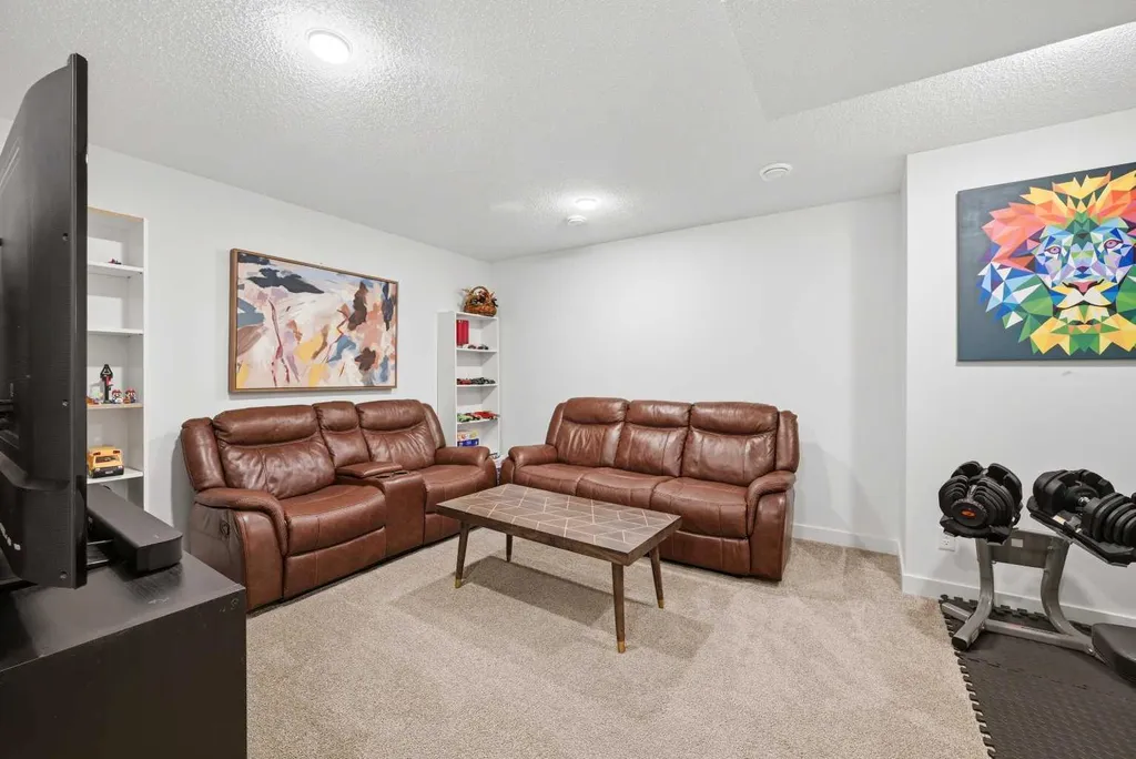21 Carringvue Link NW Calgary AB T3P 1K7