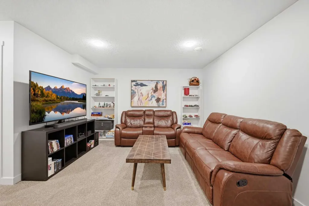 21 Carringvue Link NW Calgary AB T3P 1K7