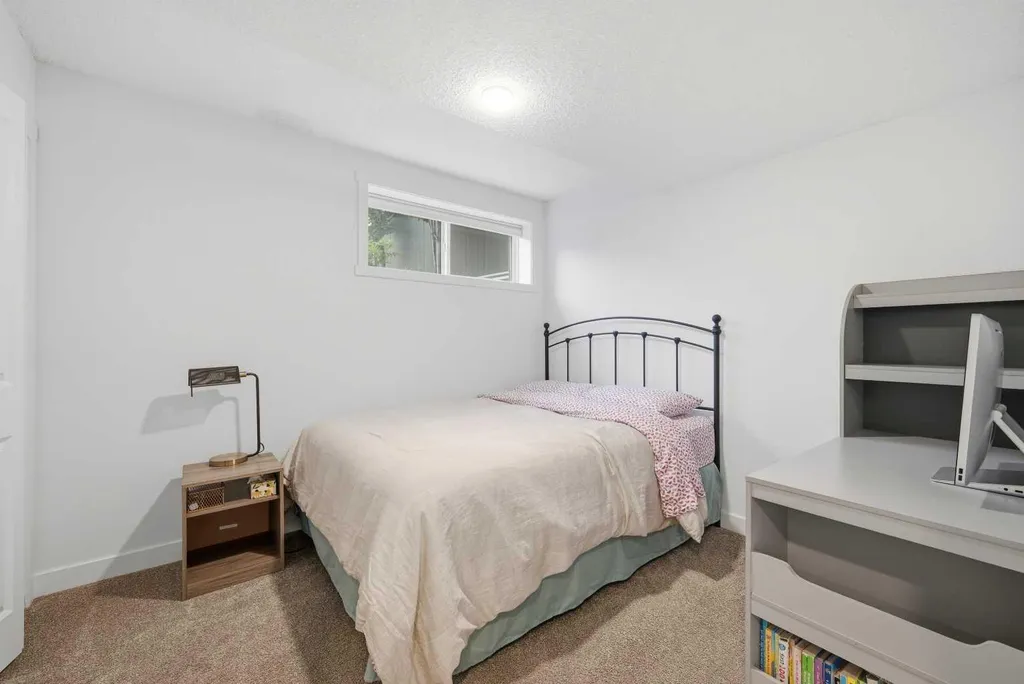 21 Carringvue Link NW Calgary AB T3P 1K7