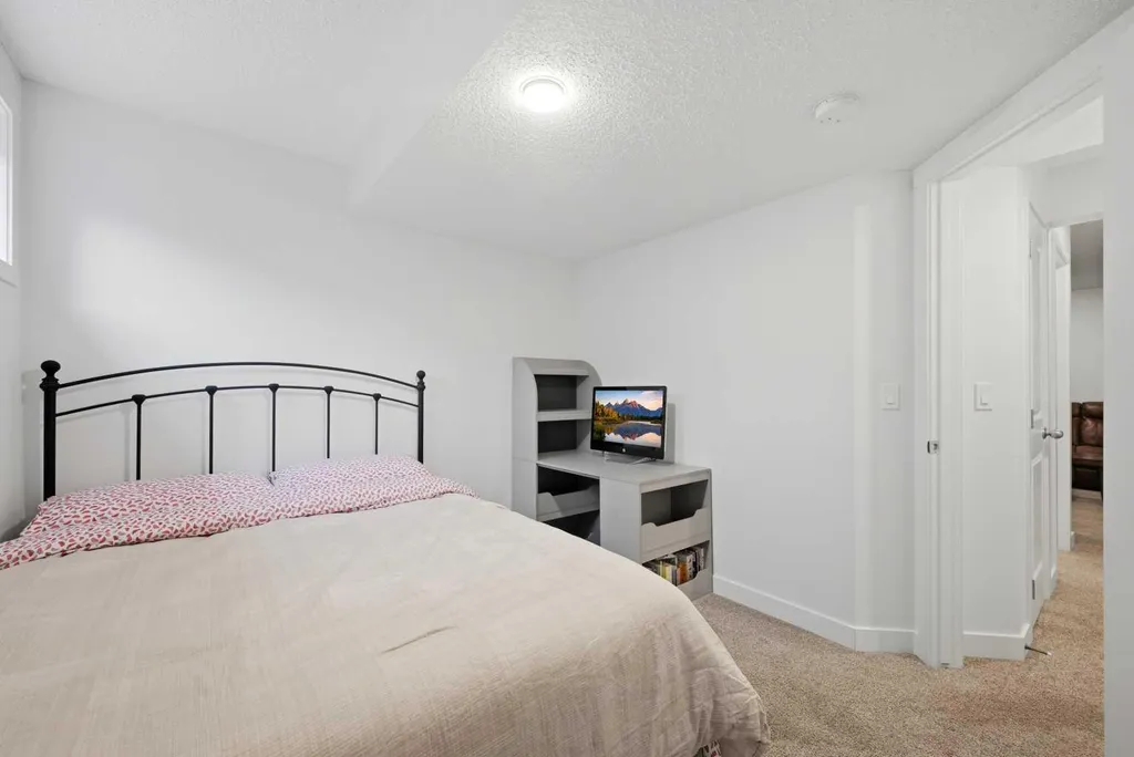 21 Carringvue Link NW Calgary AB T3P 1K7