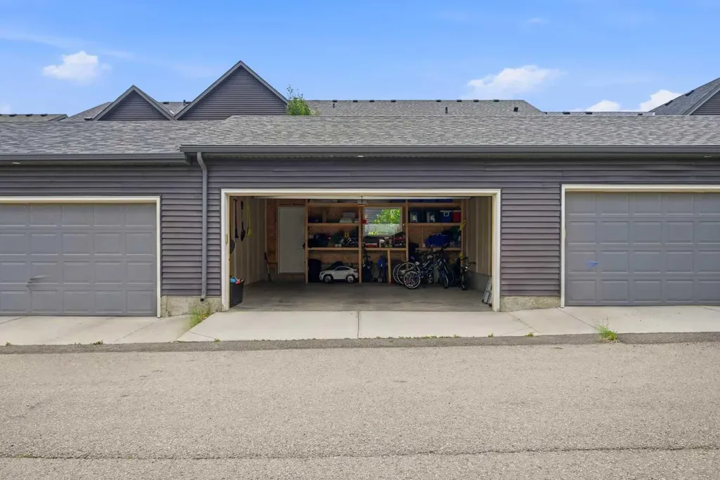 21 Carringvue Link NW Calgary AB T3P 1K7