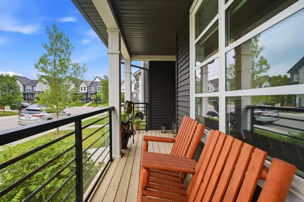 21 Carringvue Link NW Calgary AB T3P 1K7