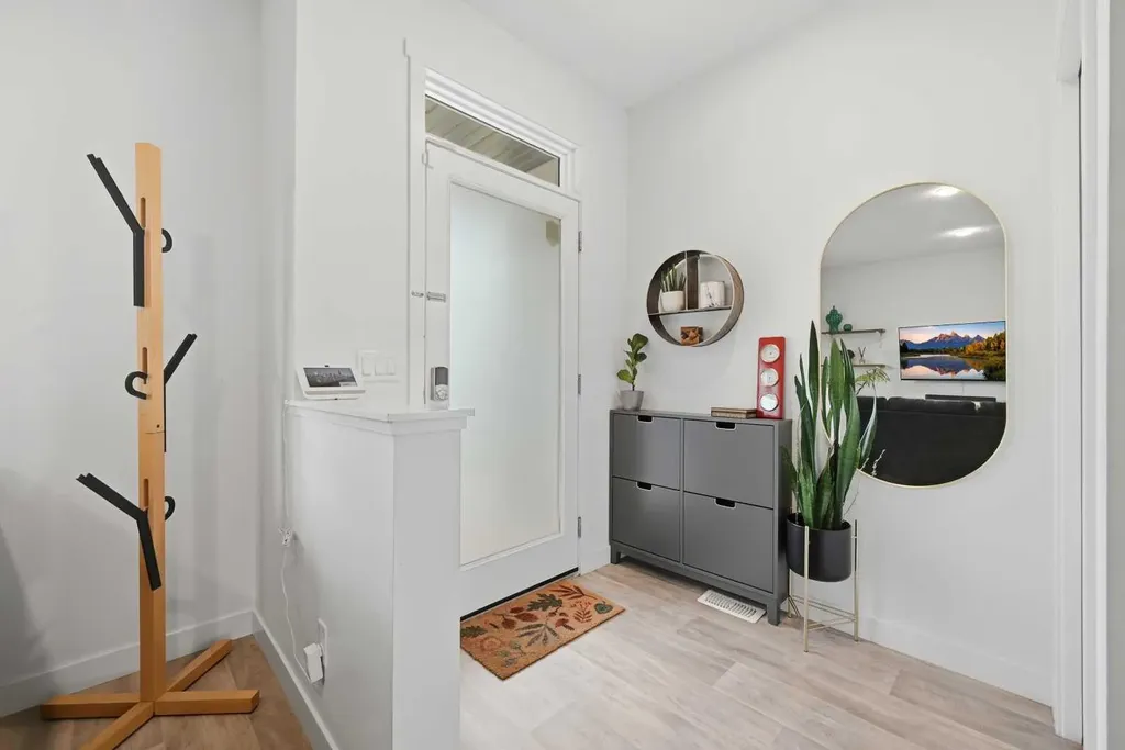 21 Carringvue Link NW Calgary AB T3P 1K7