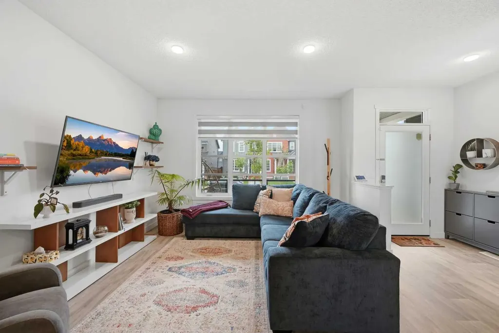 21 Carringvue Link NW Calgary AB T3P 1K7
