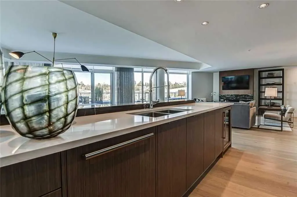 128 Waterfront Court SW Calgary AB T2P 1K9