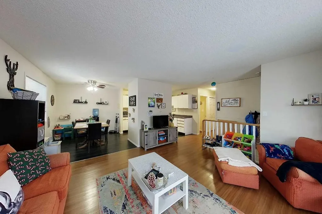 12 Avenue Edson AB T7E 1X2