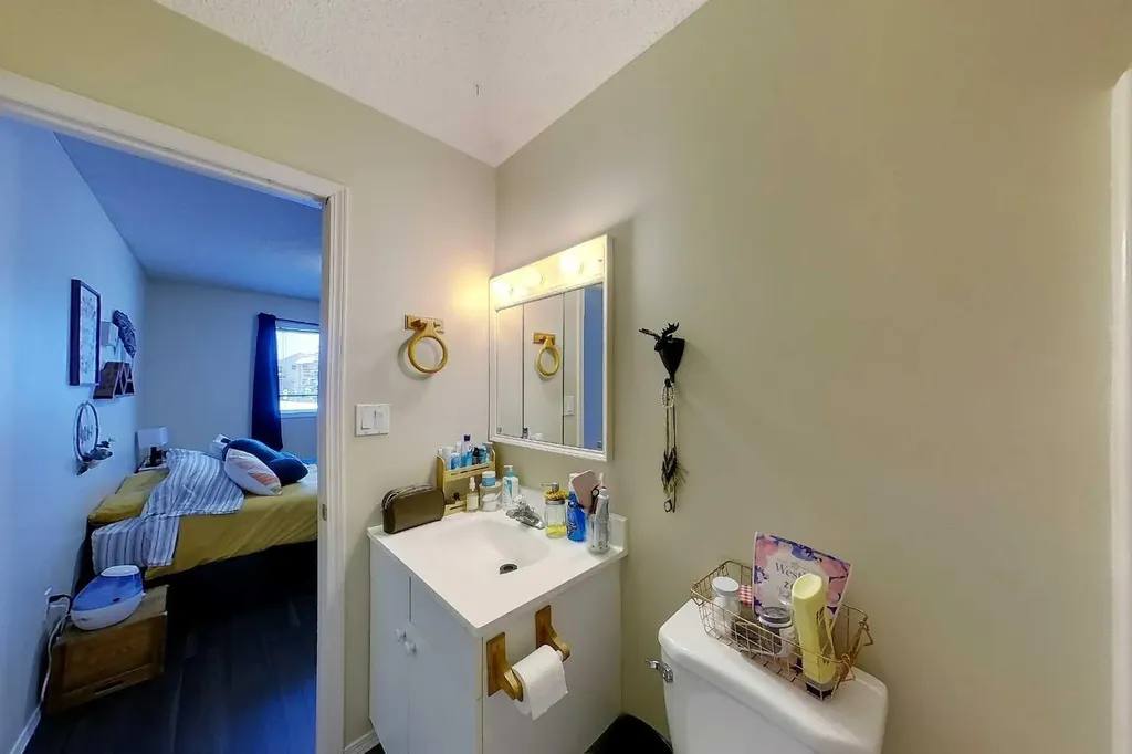 12 Avenue Edson AB T7E 1X2