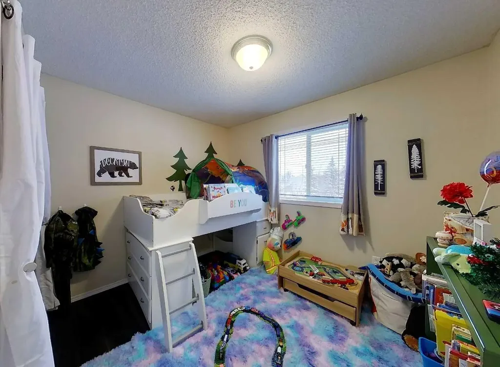 12 Avenue Edson AB T7E 1X2