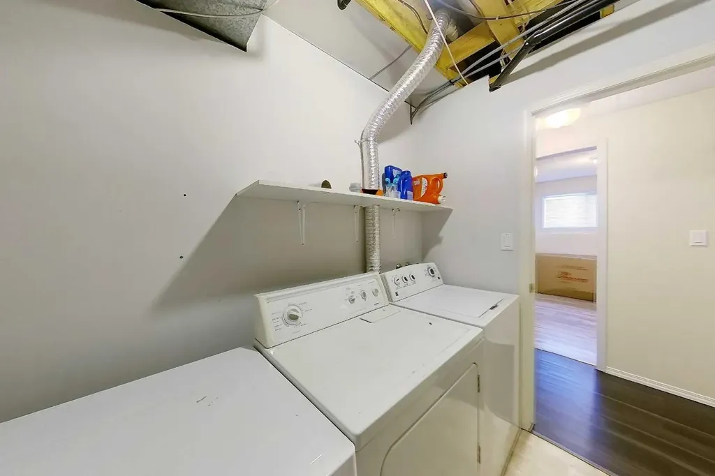 12 Avenue Edson AB T7E 1X2