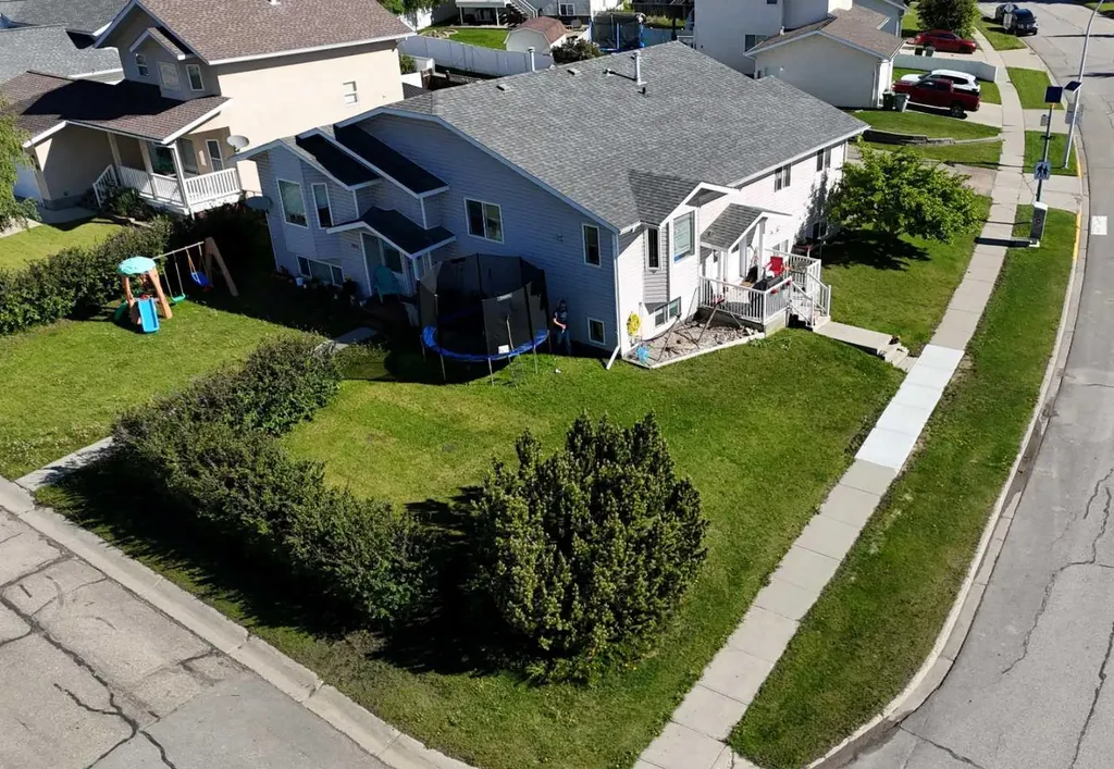 12 Avenue Edson AB T7E 1X2