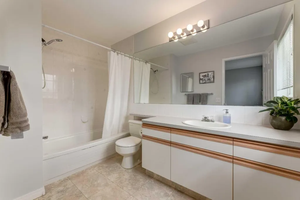 128 Riverwood Close SE Calgary AB T2C 3Z6