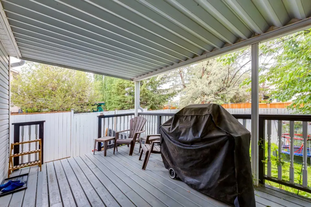 128 Riverwood Close SE Calgary AB T2C 3Z6