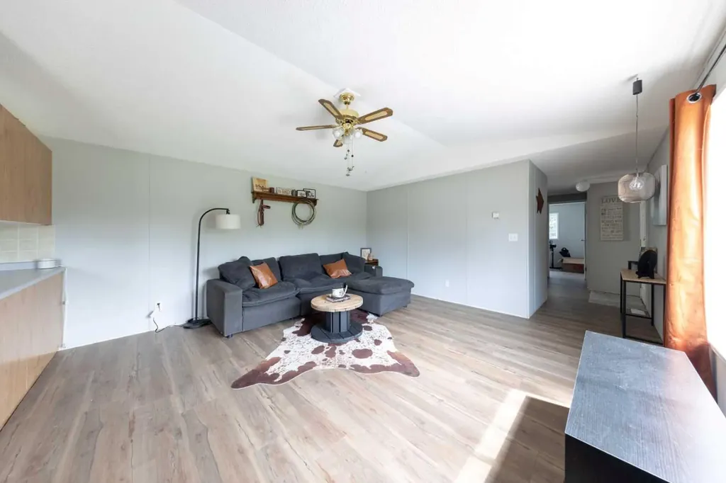 210 1 Street E Lashburn SK S0M1H0