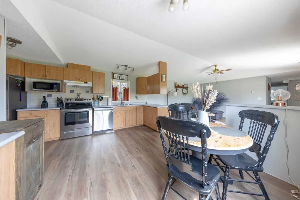 210 1 Street E Lashburn SK S0M1H0