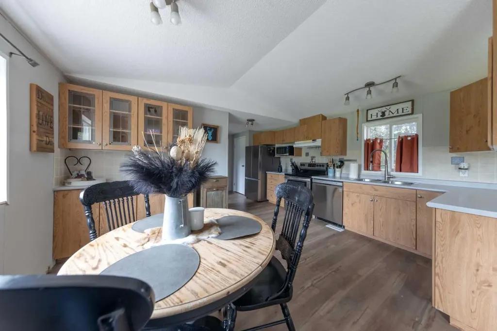 210 1 Street E Lashburn SK S0M1H0