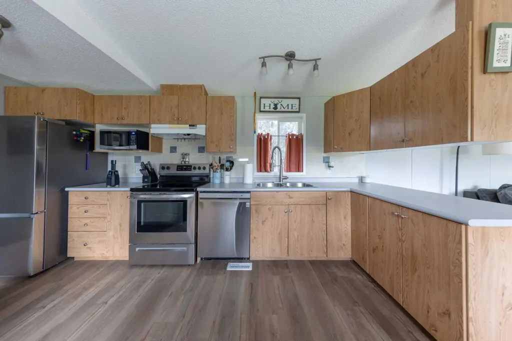 210 1 Street E Lashburn SK S0M1H0