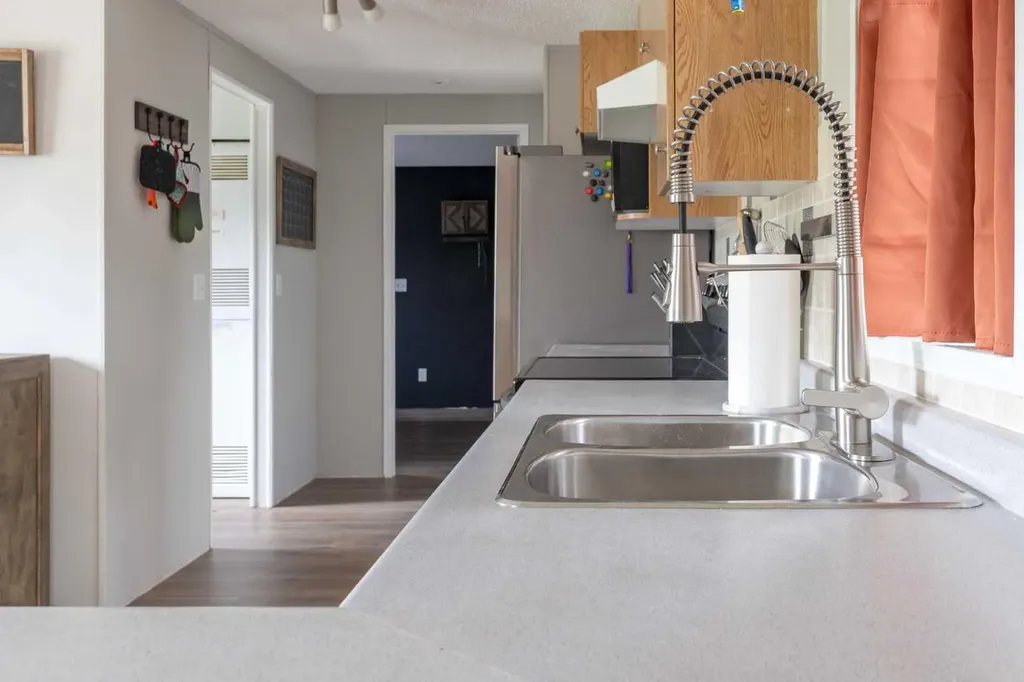 210 1 Street E Lashburn SK S0M1H0