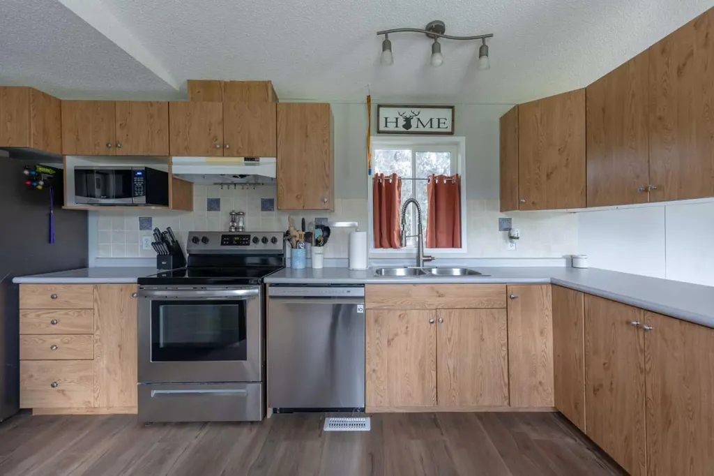 210 1 Street E Lashburn SK S0M1H0