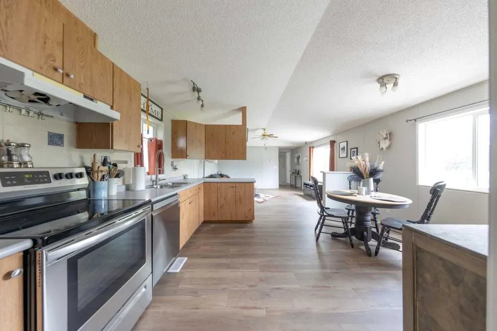 210 1 Street E Lashburn SK S0M1H0