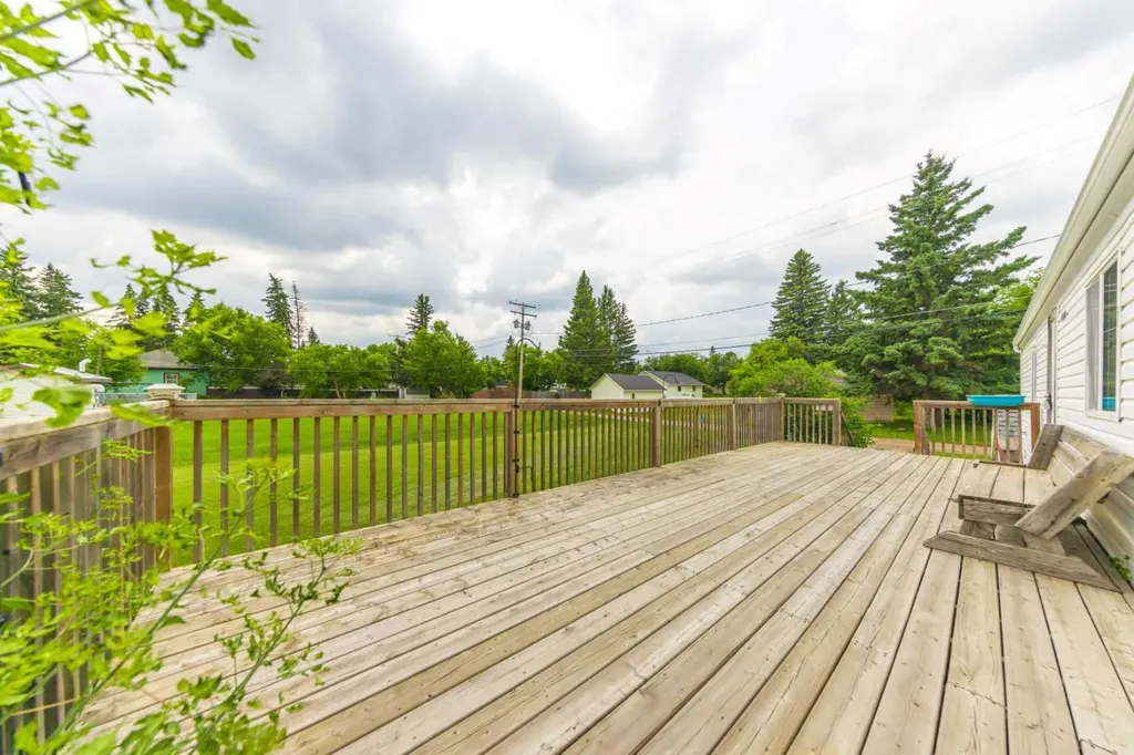 210 1 Street E Lashburn SK S0M1H0