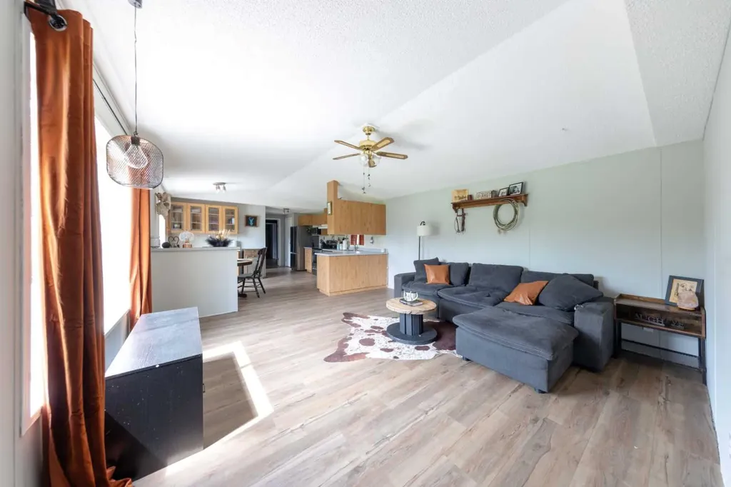 210 1 Street E Lashburn SK S0M1H0
