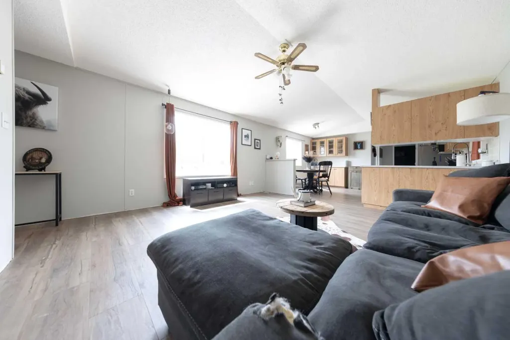 210 1 Street E Lashburn SK S0M1H0
