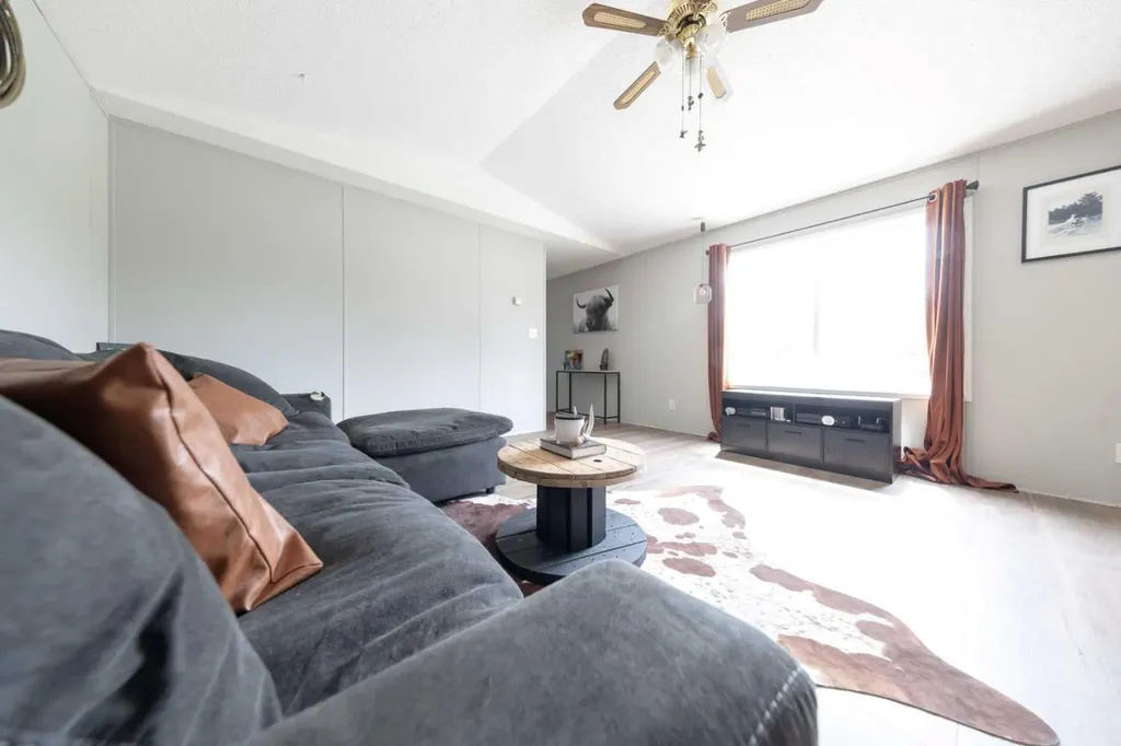 210 1 Street E Lashburn SK S0M1H0