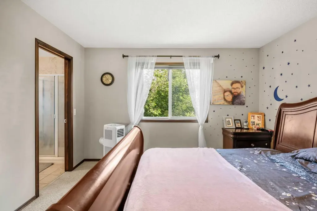 562 Cranston Drive SE Calgary AB T3M 0L5
