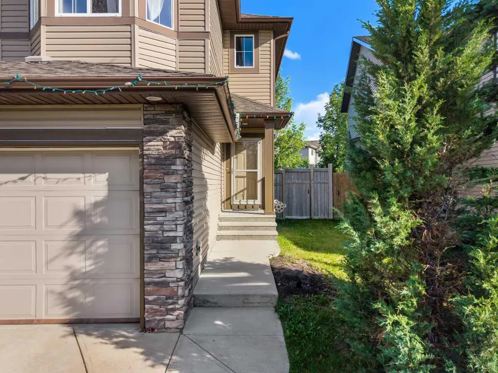 562 Cranston Drive SE Calgary AB T3M 0L5