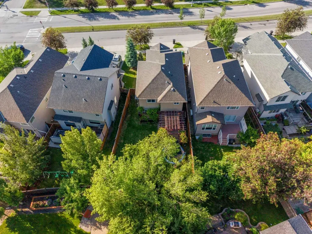 562 Cranston Drive SE Calgary AB T3M 0L5