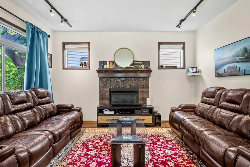 562 Cranston Drive SE Calgary AB T3M 0L5