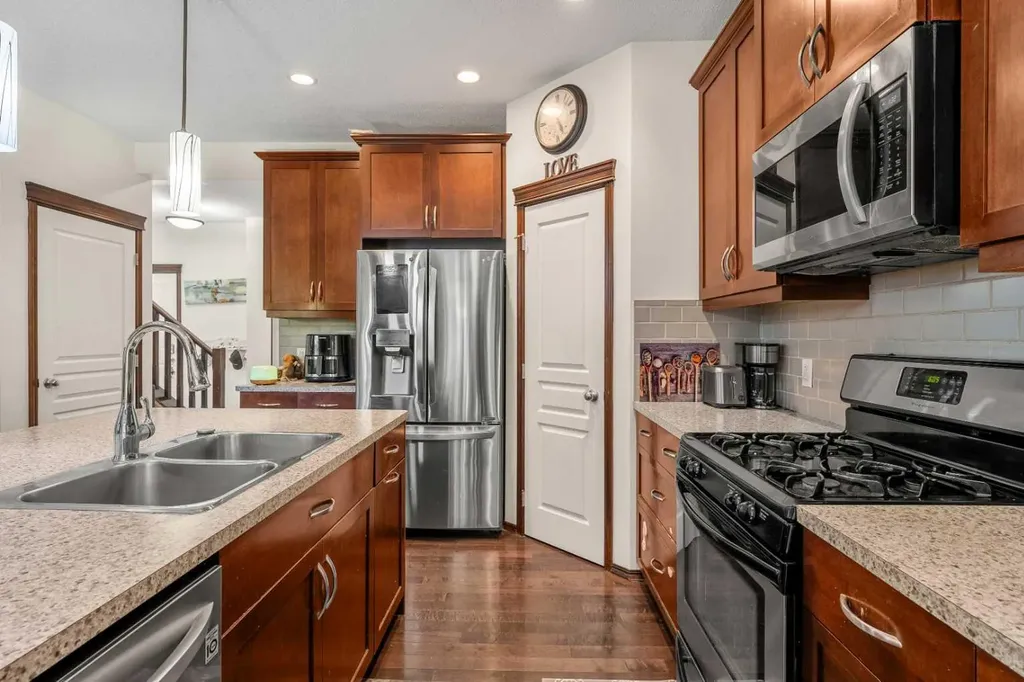 562 Cranston Drive SE Calgary AB T3M 0L5