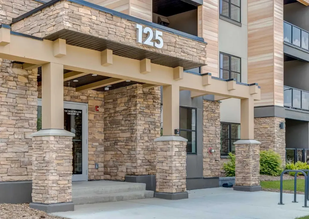 125 Wolf Hollow Crescent SE Calgary AB T2X5W9