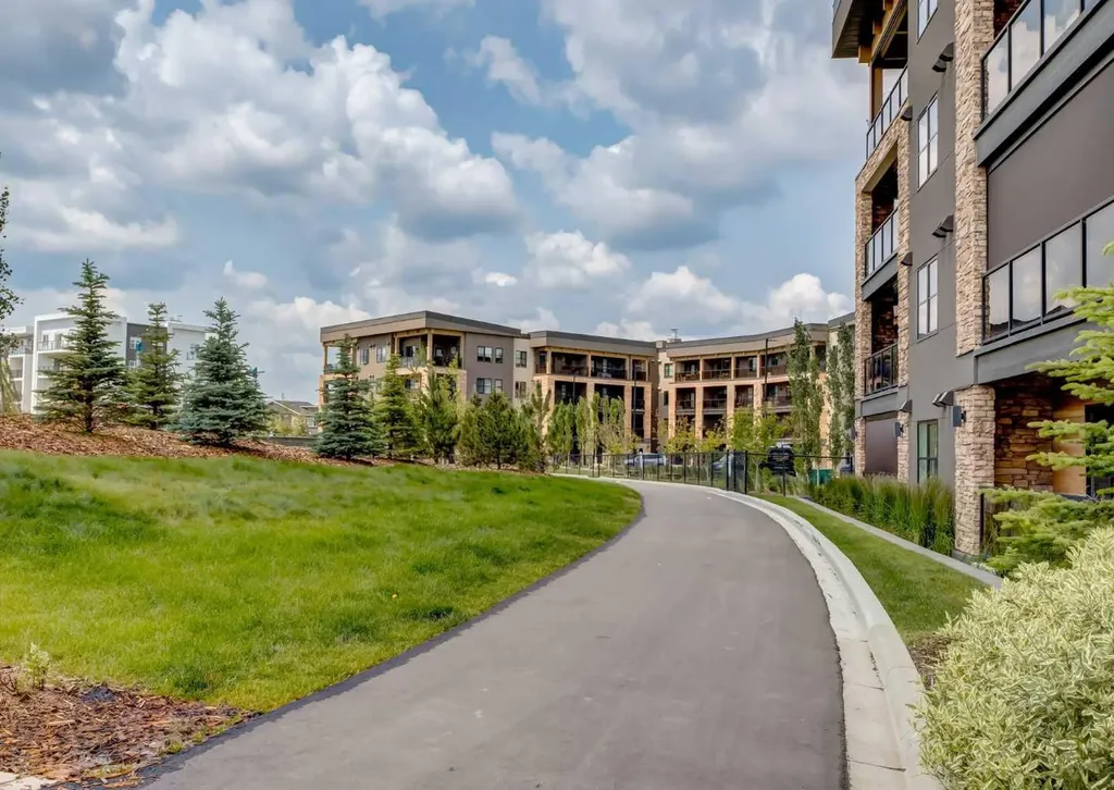 125 Wolf Hollow Crescent SE Calgary AB T2X5W9