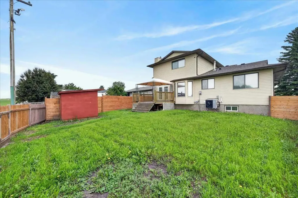1614 Harrison Street Crossfield AB T0M0S0