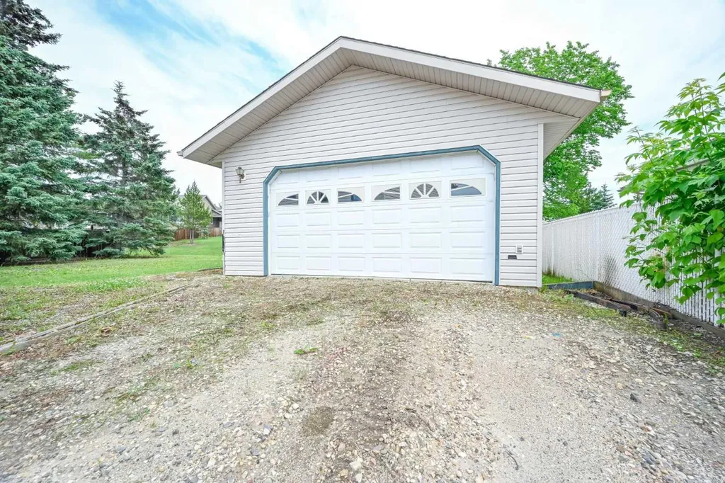 902 Birch Street Beaverlodge AB T0H 0C0