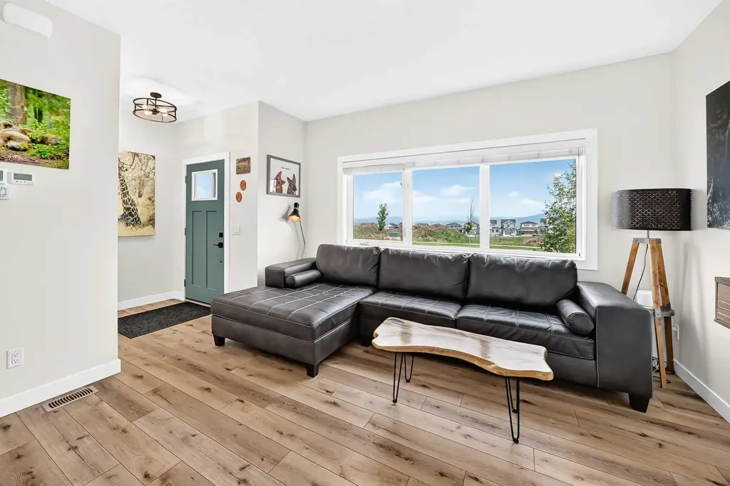 49 River Heights Drive NW Cochrane AB T4C 0Y1