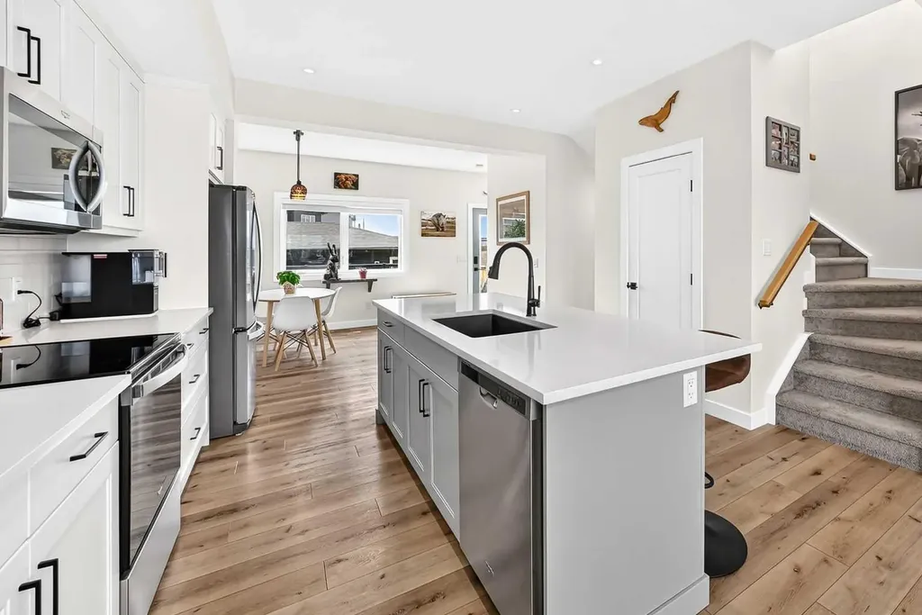 49 River Heights Drive NW Cochrane AB T4C 0Y1