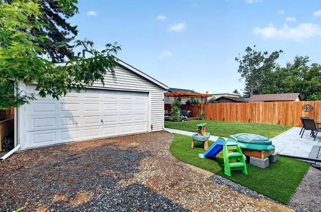 1820 Lysander Crescent SE Calgary AB T2C 1M3