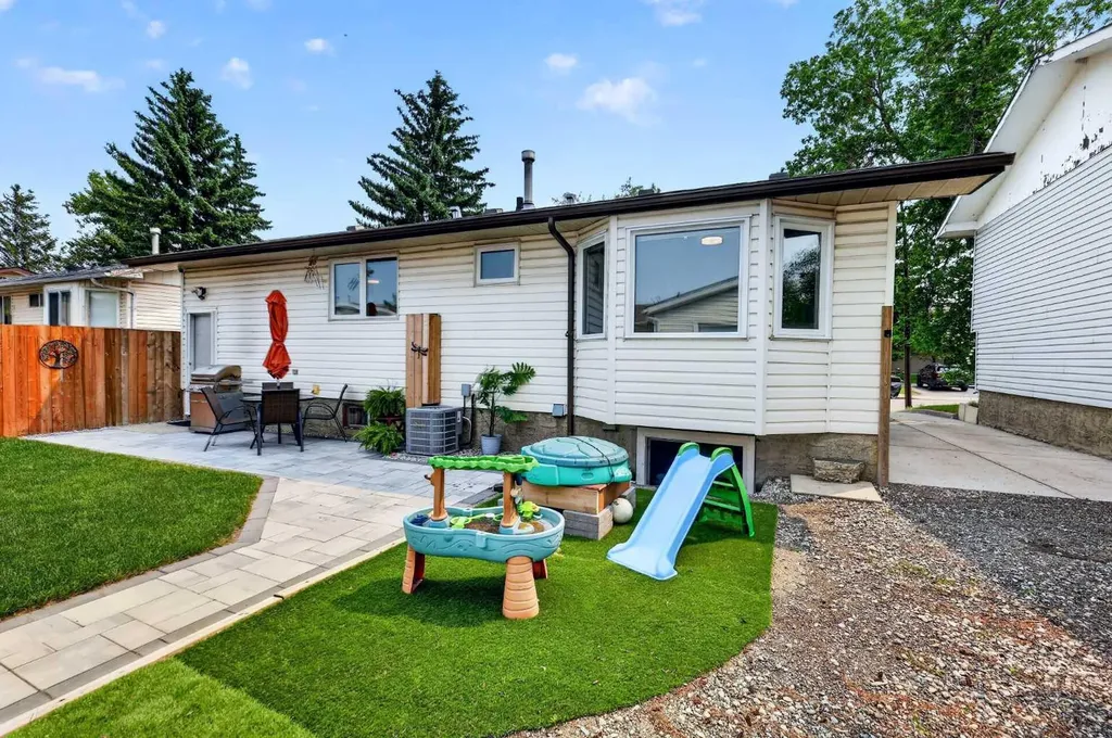 1820 Lysander Crescent SE Calgary AB T2C 1M3