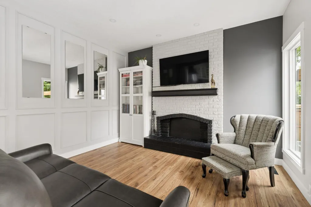 692 Woodpark Boulevard SW Calgary AB T2W 3R7