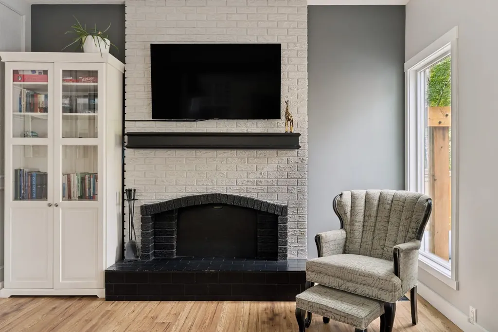 692 Woodpark Boulevard SW Calgary AB T2W 3R7