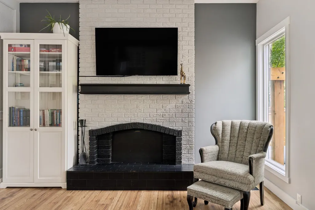 692 Woodpark Boulevard SW Calgary AB T2W 3R7