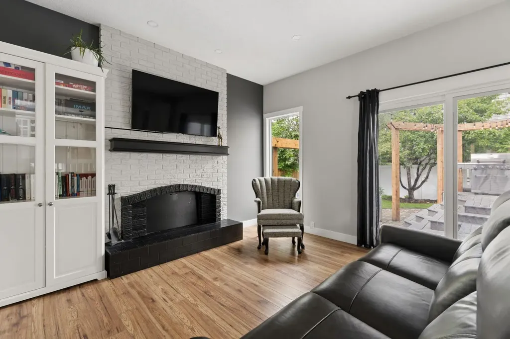 692 Woodpark Boulevard SW Calgary AB T2E 3R7