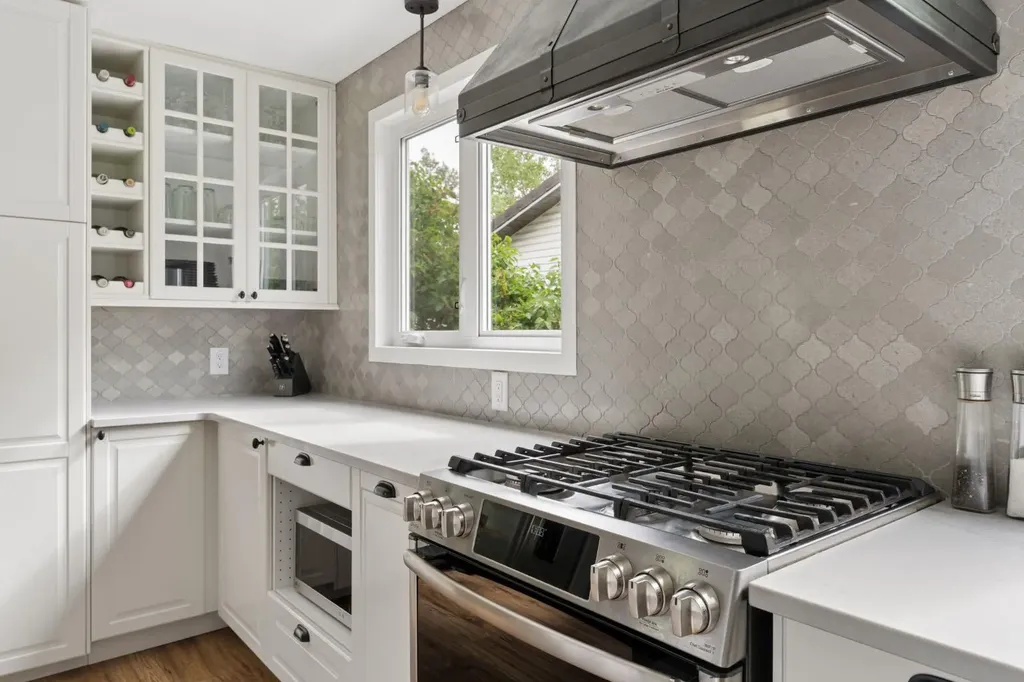 692 Woodpark Boulevard SW Calgary AB T2W 3R7