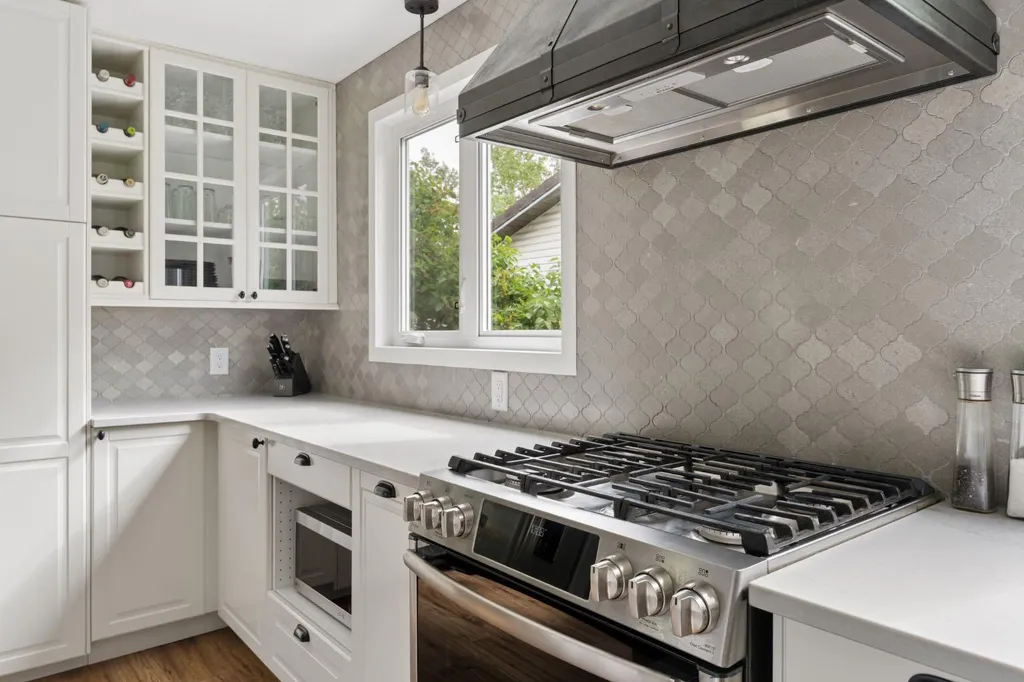 692 Woodpark Boulevard SW Calgary AB T2W 3R7