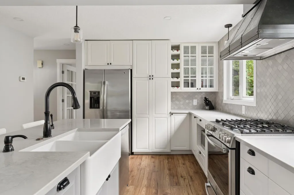 692 Woodpark Boulevard SW Calgary AB T2W 3R7