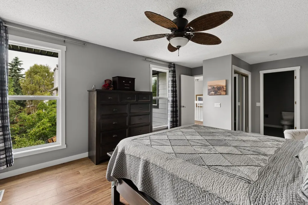 692 Woodpark Boulevard SW Calgary AB T2W 3R7