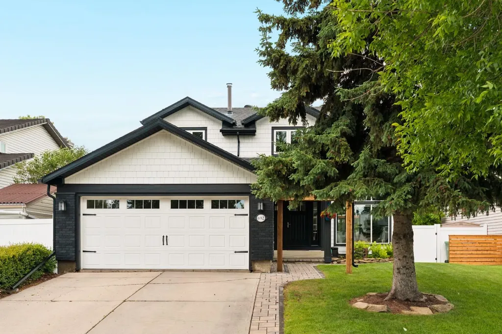 692 Woodpark Boulevard SW Calgary AB T2W 3R7